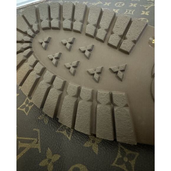 NWOT COA Gucci GG Supreme Leather Slip-on W/ Dust Bags - Picture 15 of 16